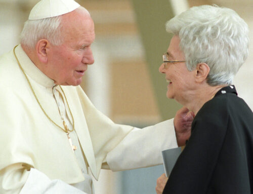 30 Maggio 1998: Chiara Lubich all’incontro del Santo Padre con i Movimenti ecclesiali